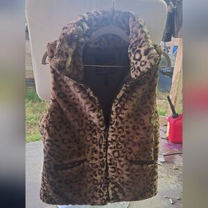 Yoki Faux-Fur Leopard Print Vest Like- New sz L